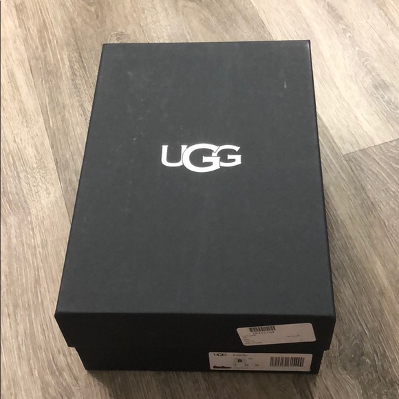 UGG Chateau genuine shearling lined slipppers - Picture 5 of 14